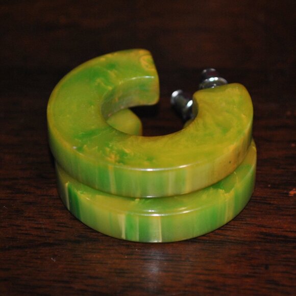 Vintage Marbled Green & Yellow Bakelite Hoop Earrings - Picture 2 of 11